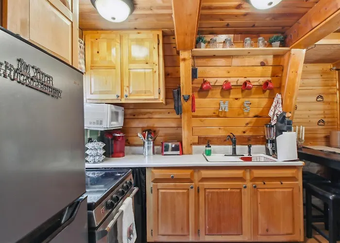 Holiday home Near Trails: Forest Retreat W/ Backyard Oasis Forest Lakes Estates