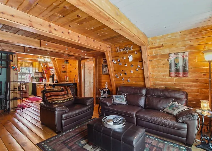 Near Trails: Forest Retreat W/ Backyard Oasis Holiday home Forest Lakes Estates