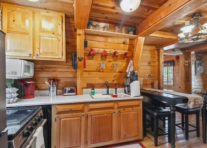 Near Trails: Forest Retreat W/ Backyard Oasis Holiday home Forest Lakes Estates