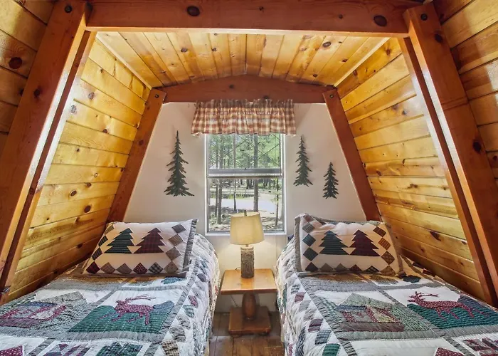 Near Trails: Forest Retreat W/ Backyard Oasis Holiday home