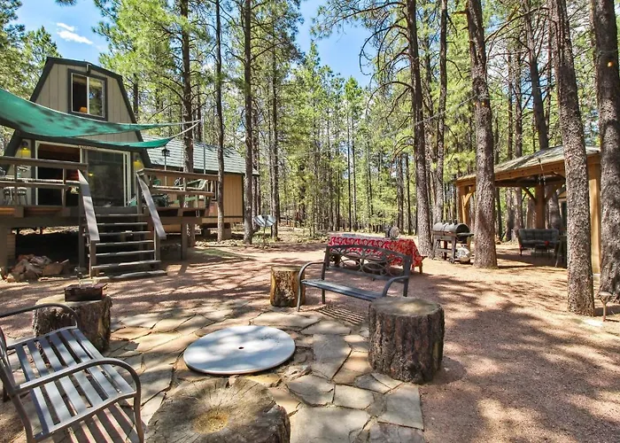Near Trails: Forest Retreat W/ Backyard Oasis Holiday home *