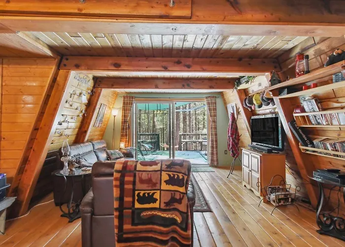 Near Trails: Forest Retreat W/ Backyard Oasis Holiday home Forest Lakes Estates