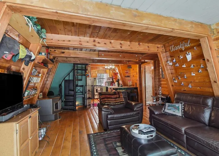 Near Trails: Forest Retreat W/ Backyard Oasis Holiday home *