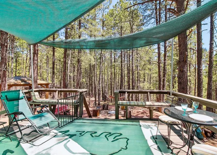 Near Trails: Forest Retreat W/ Backyard Oasis Holiday home